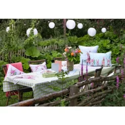 Baumwoll Kissen Hasen, Kaninchen im Blumenkranz, hellblau/rosa kariert, 45x45cm, Mars & More