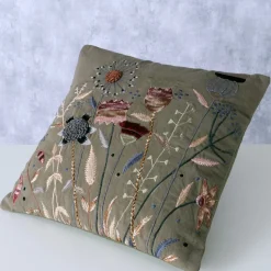 Baumwoll-Leinen Kissen Ramoni, Blumenkissen salbeigrün, rosa-beige bestickt, 45x45cm, Boltze Home Collections