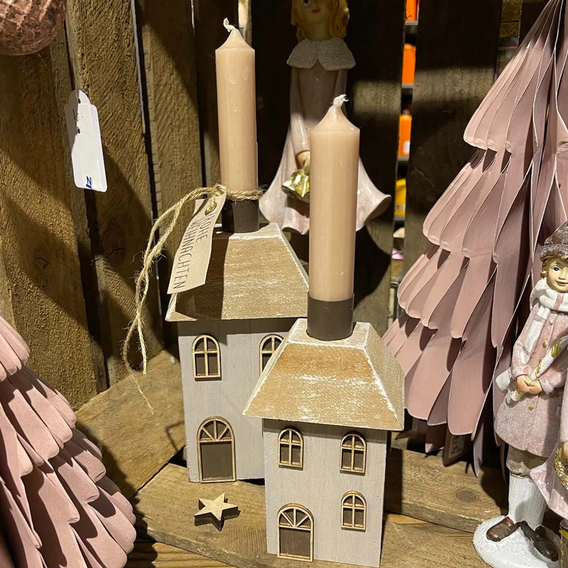 Deko Haus, Weihnachtshaus, Holzhaus mit Kamin, grau-natur, 8x6x15cm