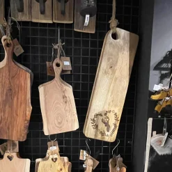 Deko Holzbrett Hirsch Leopold, Schneidebrett mit Hirsch und Kordel, 65x21cm, Boltze Home Collections