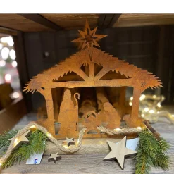 Deko Krippe Heilige Familie, Rostkrippe auf Holzsockel, 30x28cm, Aufsteller