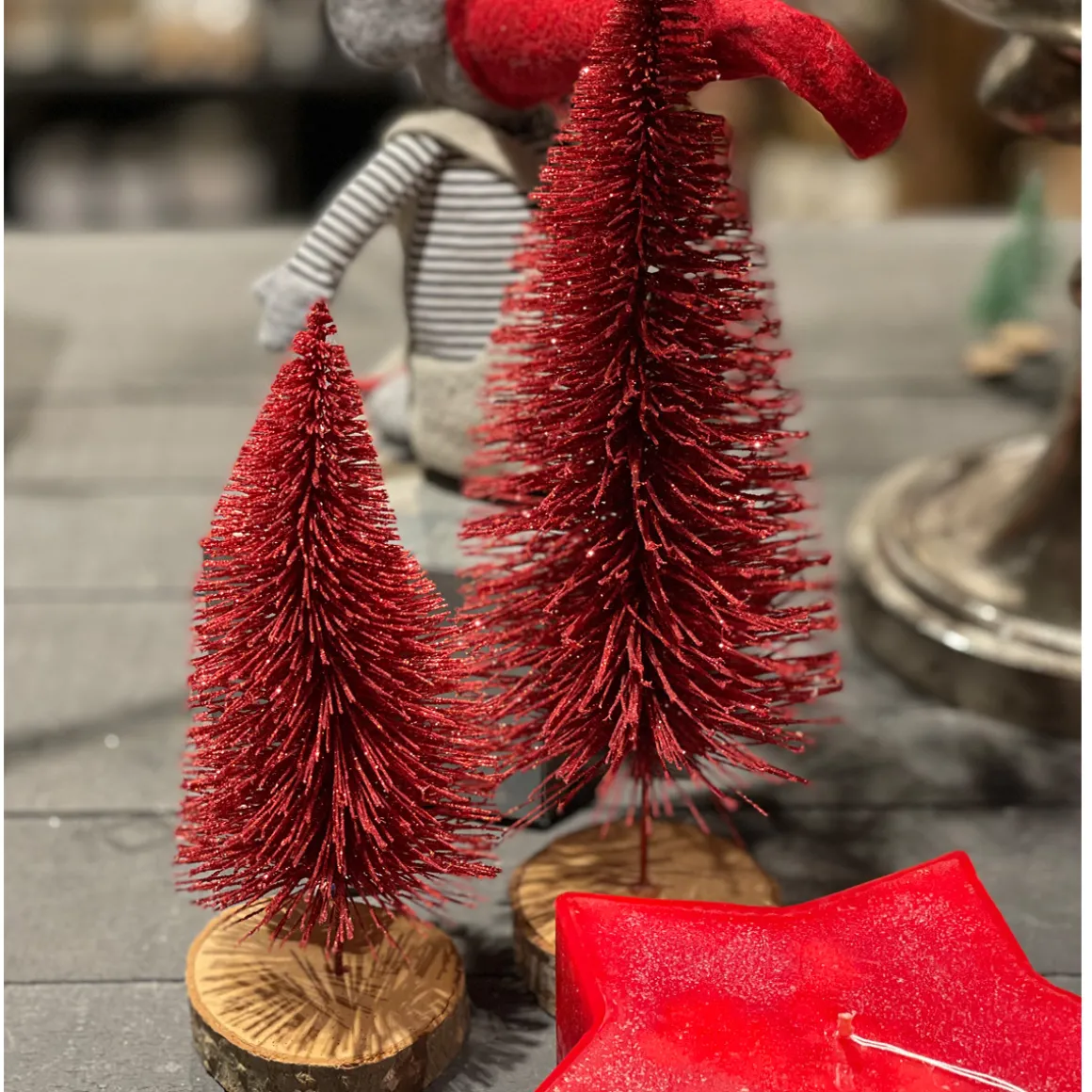 Deko Tannenbaum, roter Tannenbaum mit Glimmer, auf Holzsockel, 19cm