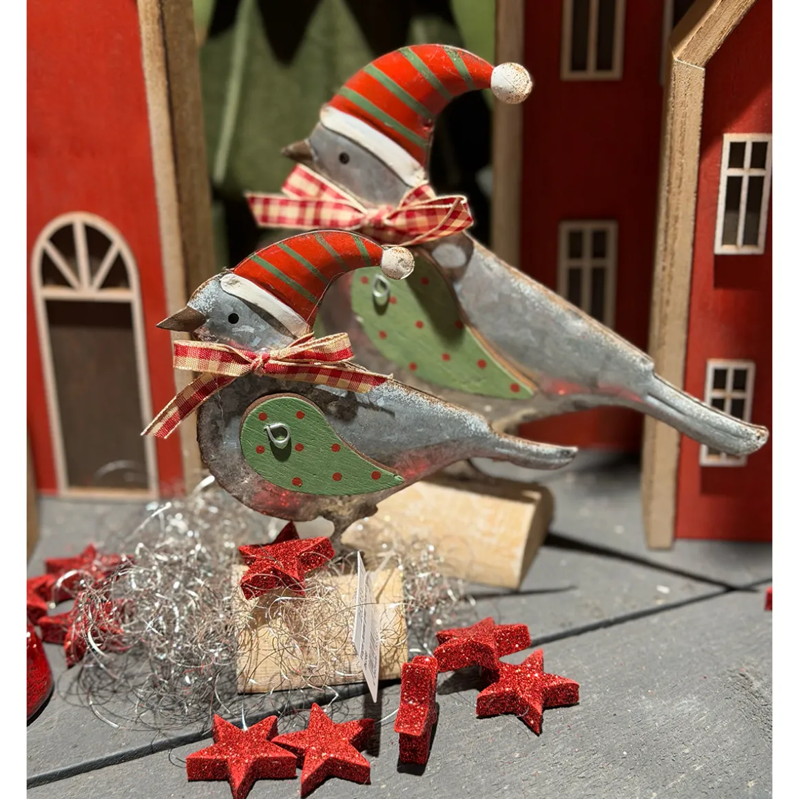 Deko Vogel mit Mütze und Schleife, Wintervogel aus Metall, 13cm