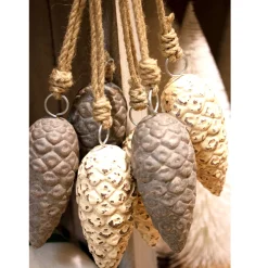 Deko Zapfen, Tannenzapfen cremeweiß used look, Zapfenhänger aus Keramik, 8cm