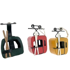 Deko Gondel gelb mit weißen Ski, Seilbahn, Skigondel aus Metall, 7x5x11cm, Hänger