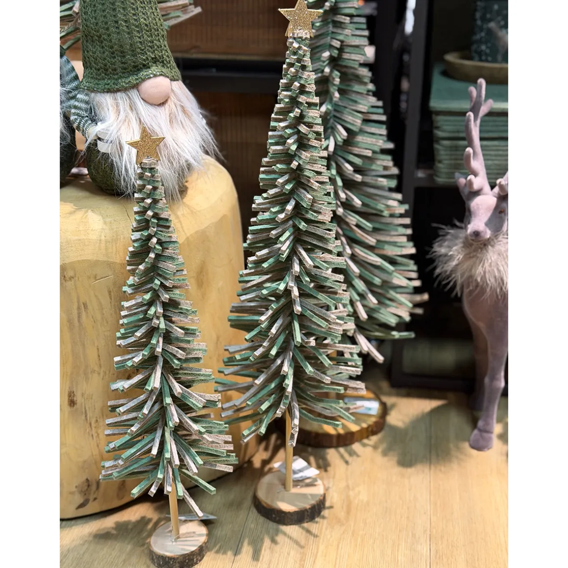 Deko Tannenbaum mit Goldstern, Filzbaum 2-farbig auf Holzfuß, 71cm