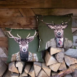 Gobelin Kissen Hirsch, Hirsch mit Jacke und Krawatte, grün , 45x45cm, Mars & More