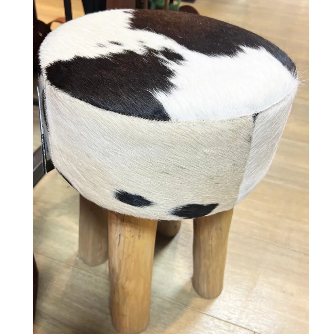 Kuhfell Hocker rund, Fellhocker auf Holzbeine, 45cm, schwarz-weiß, Mars & More