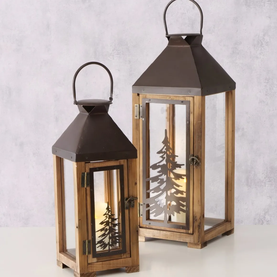 Laterne Finnley, Holzlaterne mit Metalldach und Tannenbaum, 55cm, Boltze Home Collections