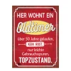 Metall Schild mit Spruch: Hier wohnt ein Oldtimer, 26x35cm, Gerrys Garden
