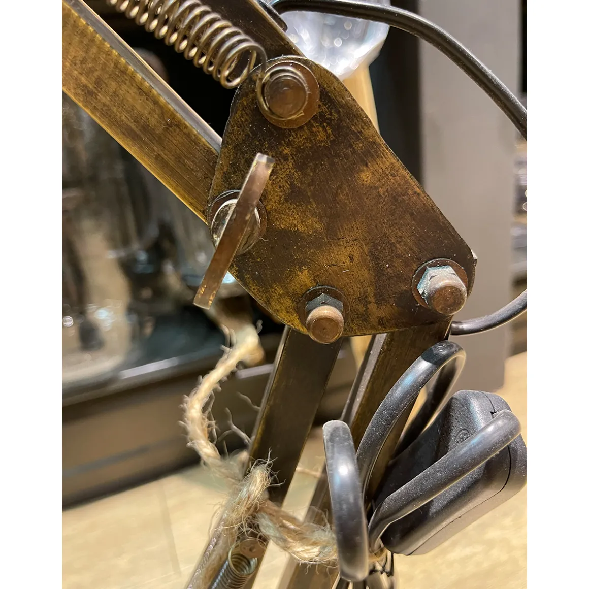 Schreibtischlampe Manson Retro, Tischleuchte Antik bronze, verstellbare Gelenke, Light & Living