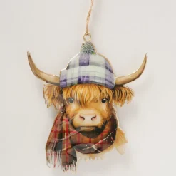 Weihnachtshänger Hochlandrind Muka, Emaillehänger Stier mit Pudelmütze und Schal, Boltze Home Collections